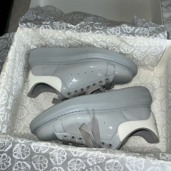 Alexander McQueen Shoes - Alexander McQueen silver metallic sneakers